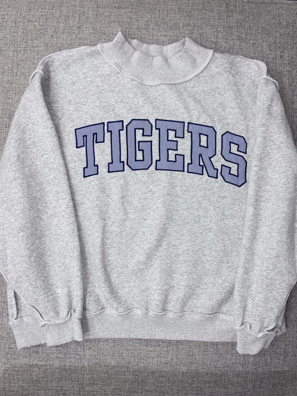 Bucket List small/medium (runs like medium/large) *blue* tigers EUC